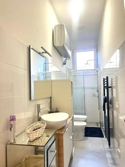 Savona Discrit Cozy Apartment Milánó
