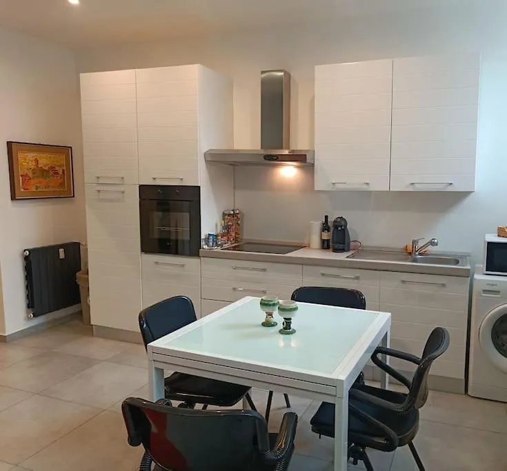 Savona Discrit Cozy Apartment Milánó Olaszország